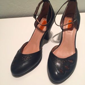 Miz Mooz black pumps